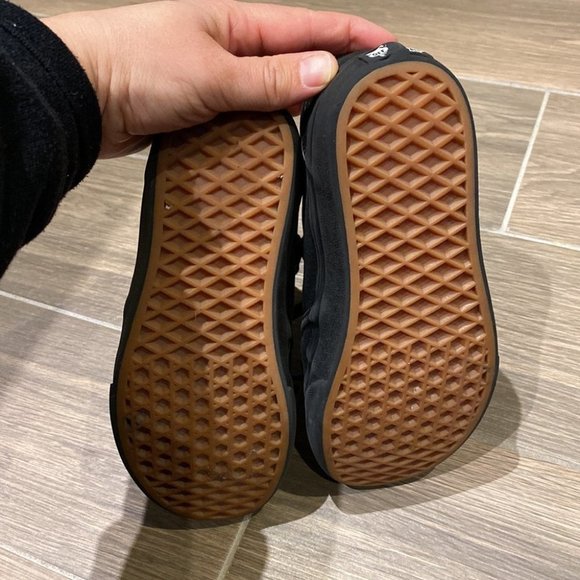 Vans Kids Unisex Solid Black Running Sneaker Shoes Lace Up Size 4 Youth - Picture 5 of 6